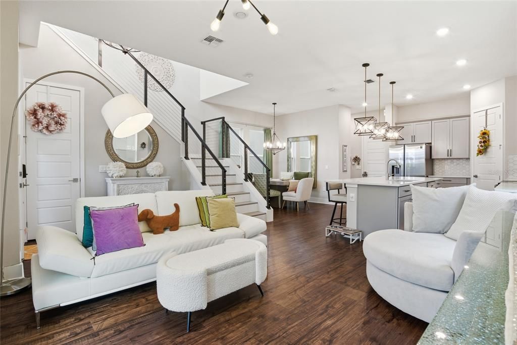 Activo con contrato: $2,900 (3 camas, 2 baños, 2082 Pies cuadrados)