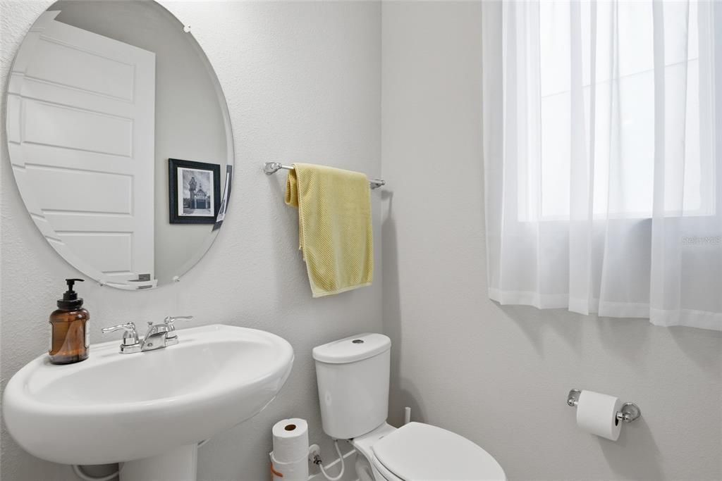 Activo con contrato: $2,900 (3 camas, 2 baños, 2082 Pies cuadrados)