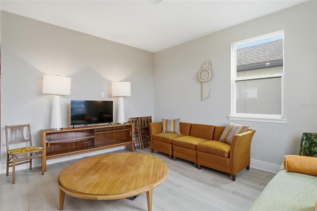 Activo con contrato: $2,900 (3 camas, 2 baños, 2082 Pies cuadrados)