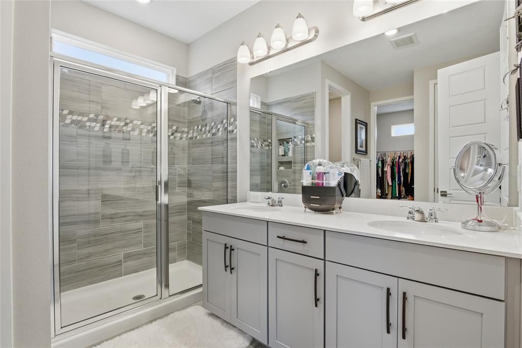 Activo con contrato: $2,900 (3 camas, 2 baños, 2082 Pies cuadrados)