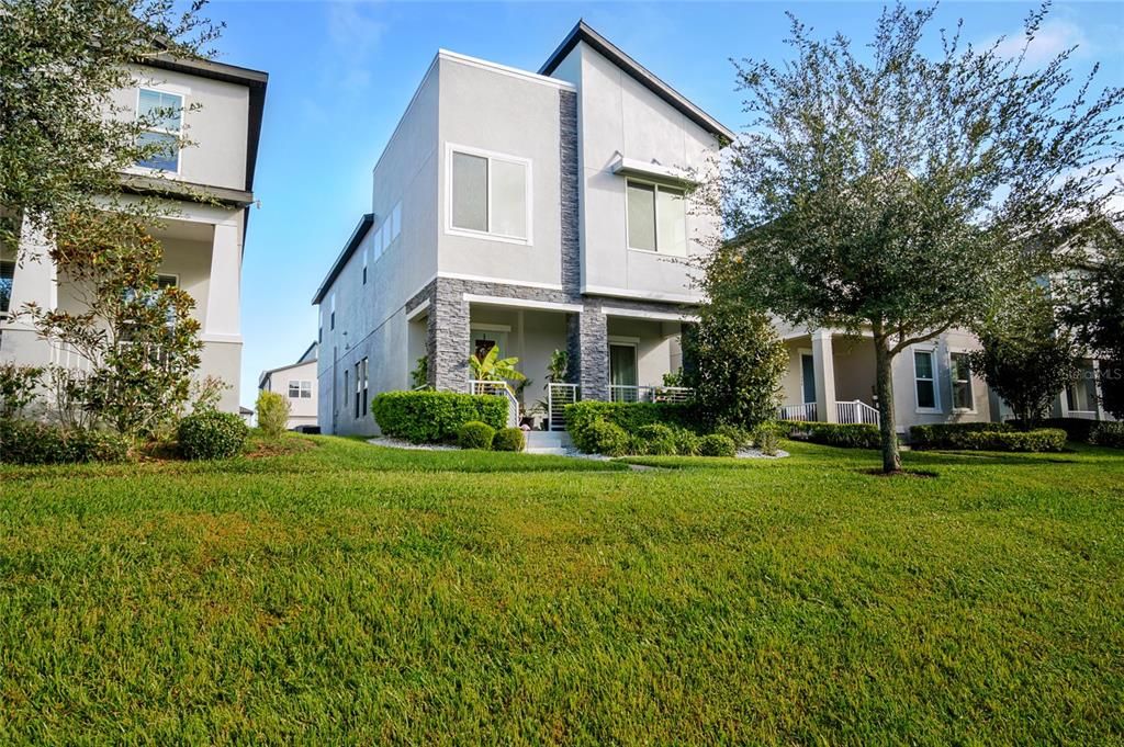 Activo con contrato: $2,900 (3 camas, 2 baños, 2082 Pies cuadrados)