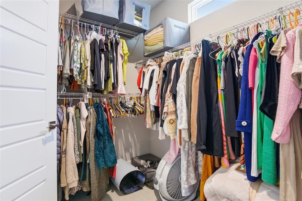 Activo con contrato: $2,900 (3 camas, 2 baños, 2082 Pies cuadrados)