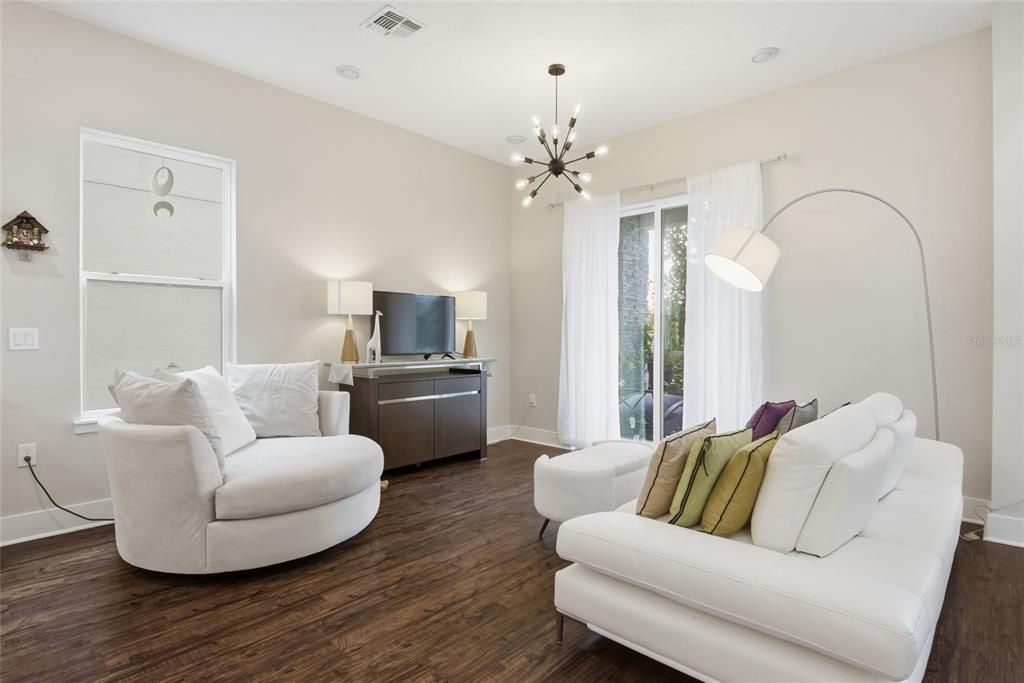 Activo con contrato: $2,900 (3 camas, 2 baños, 2082 Pies cuadrados)