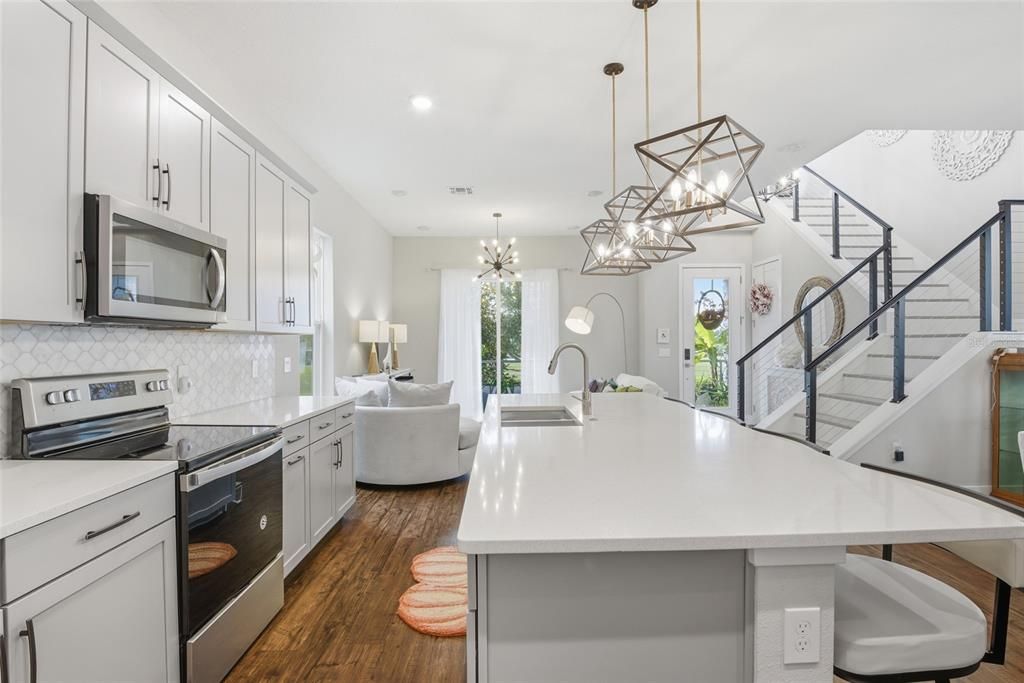 Activo con contrato: $2,900 (3 camas, 2 baños, 2082 Pies cuadrados)