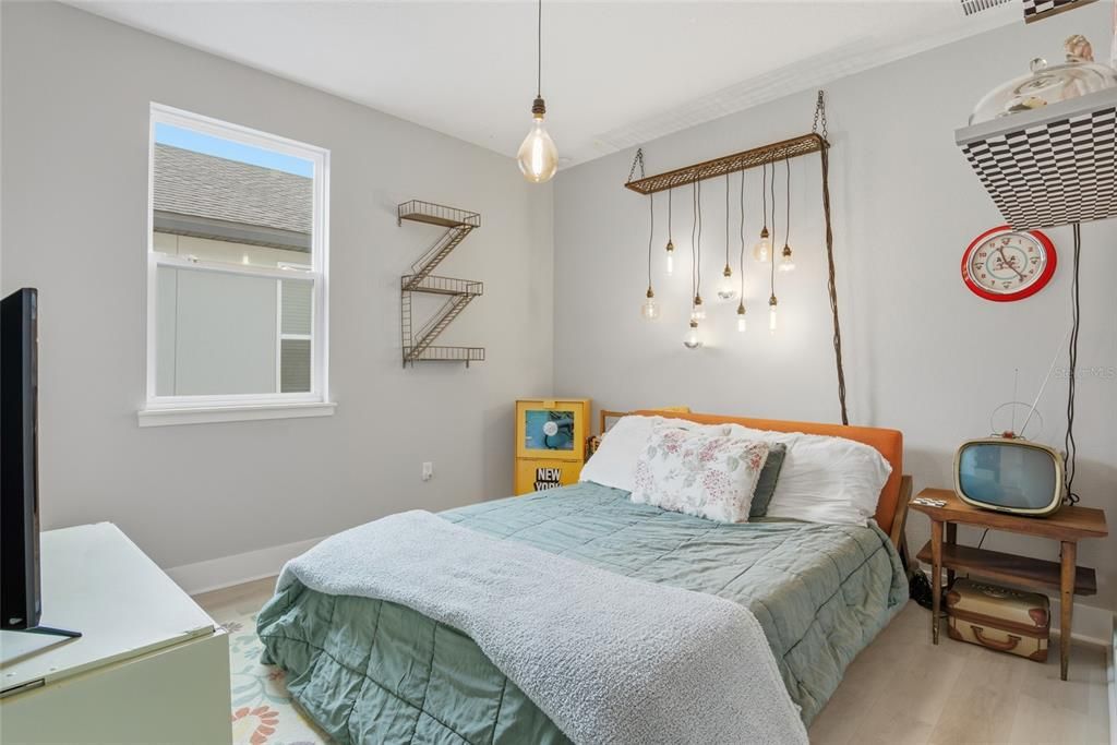 Activo con contrato: $2,900 (3 camas, 2 baños, 2082 Pies cuadrados)