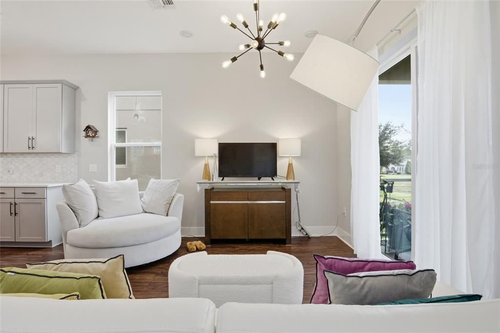 Activo con contrato: $2,900 (3 camas, 2 baños, 2082 Pies cuadrados)