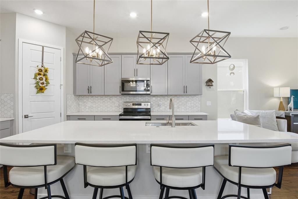 Activo con contrato: $2,900 (3 camas, 2 baños, 2082 Pies cuadrados)