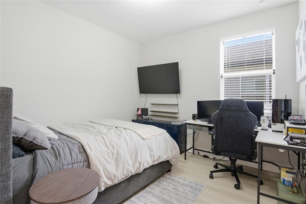 Activo con contrato: $2,900 (3 camas, 2 baños, 2082 Pies cuadrados)