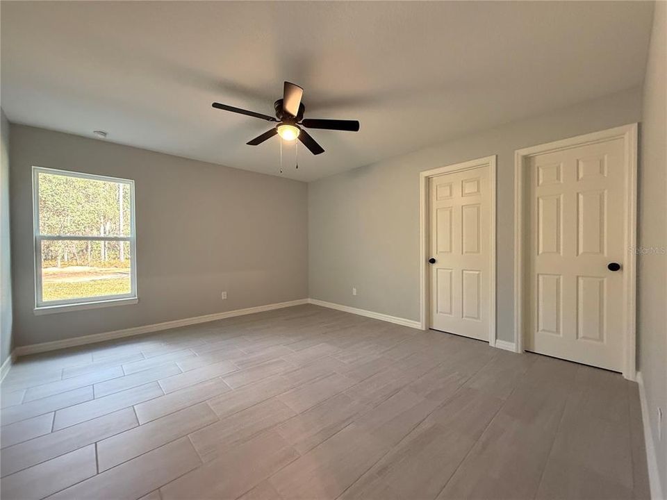 合同活跃: $248,900 (3 贝兹, 2 浴室, 1380 平方英尺)