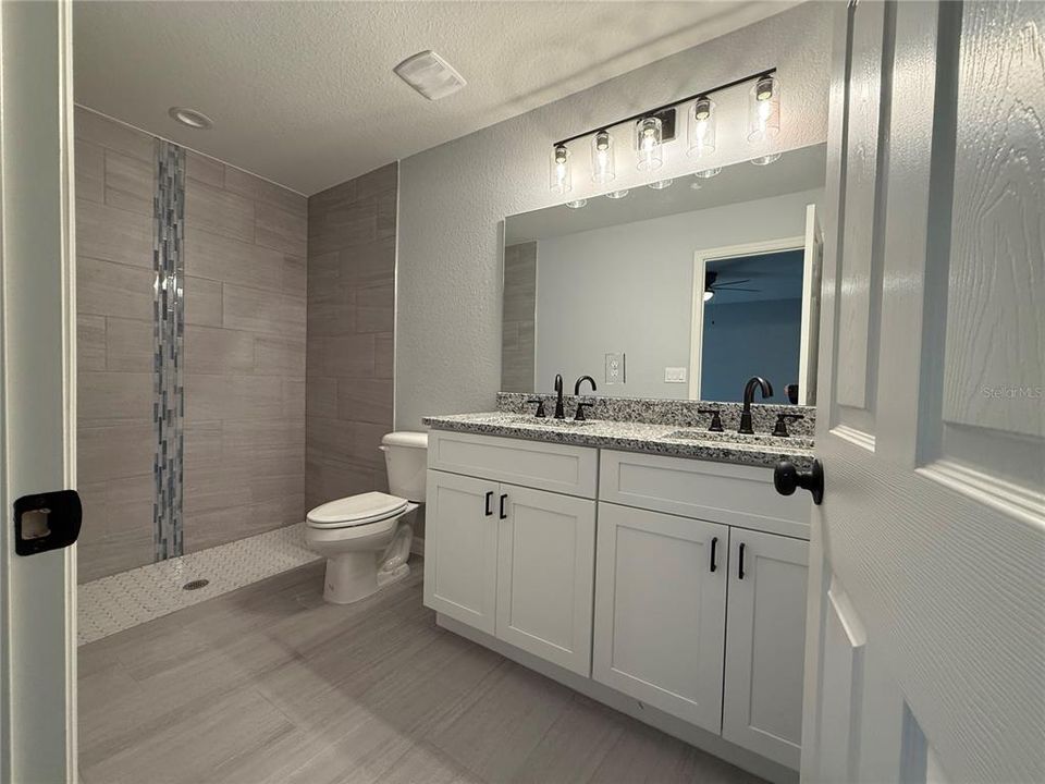 合同活跃: $248,900 (3 贝兹, 2 浴室, 1380 平方英尺)