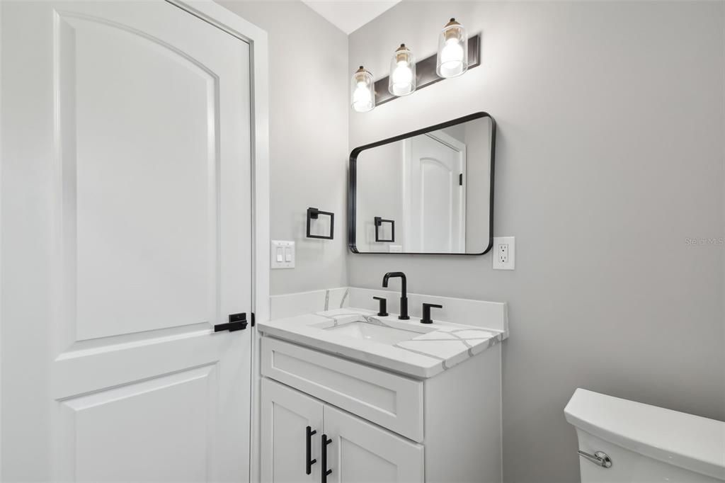 For Rent: $1,895 (2 beds, 1 baths, 848 Square Feet)