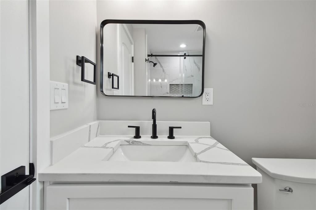 For Rent: $1,895 (2 beds, 1 baths, 848 Square Feet)