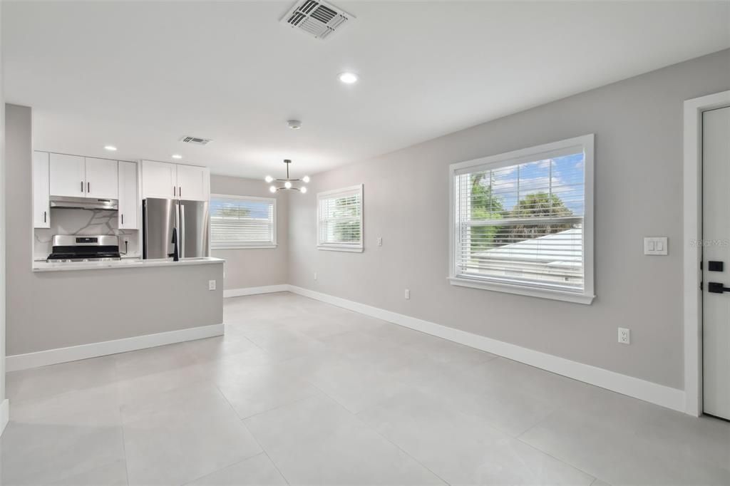 For Rent: $1,895 (2 beds, 1 baths, 848 Square Feet)