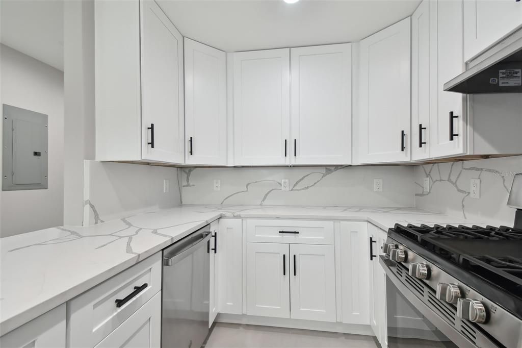 For Rent: $1,895 (2 beds, 1 baths, 848 Square Feet)