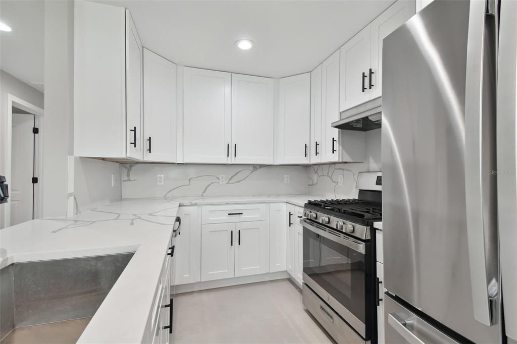 For Rent: $1,895 (2 beds, 1 baths, 848 Square Feet)