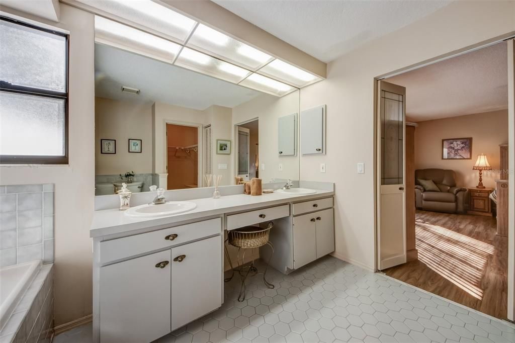 For Sale: $599,500 (5 beds, 3 baths, 3402 Square Feet)