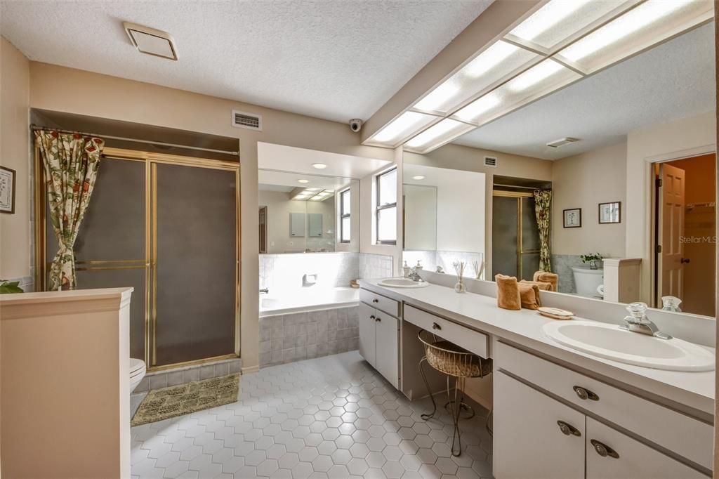 For Sale: $599,500 (5 beds, 3 baths, 3402 Square Feet)