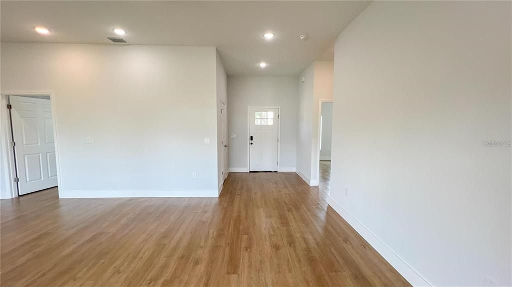 На продажу: $347,900 (3 спален, 2 ванн, 1586 Квадратных фут)