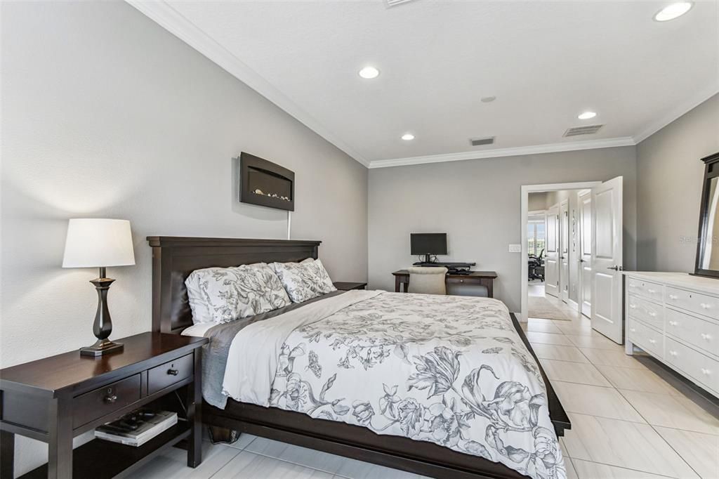 For Sale: $619,000 (3 beds, 3 baths, 2032 Square Feet)