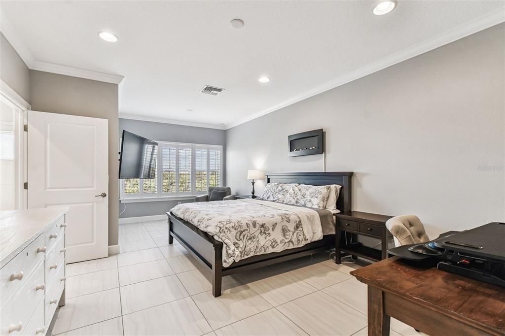 For Sale: $619,000 (3 beds, 3 baths, 2032 Square Feet)