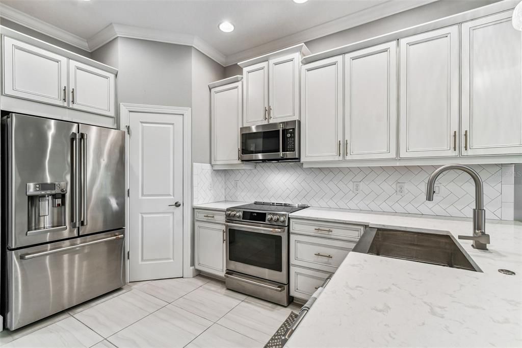 For Sale: $619,000 (3 beds, 3 baths, 2032 Square Feet)