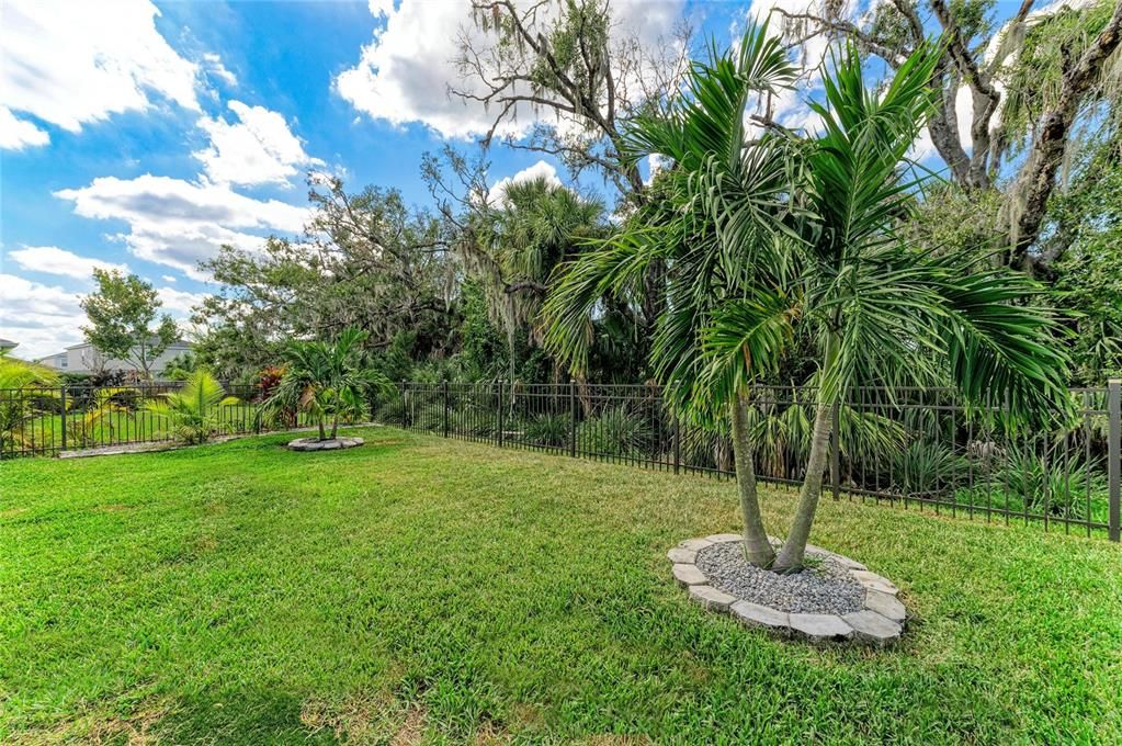 For Sale: $449,000 (5 beds, 2 baths, 2442 Square Feet)