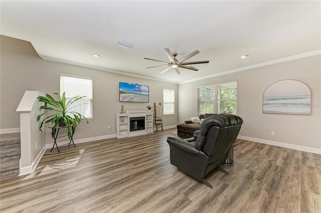 For Sale: $449,000 (5 beds, 2 baths, 2442 Square Feet)