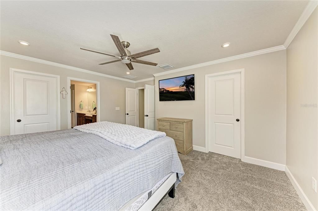 For Sale: $449,000 (5 beds, 2 baths, 2442 Square Feet)