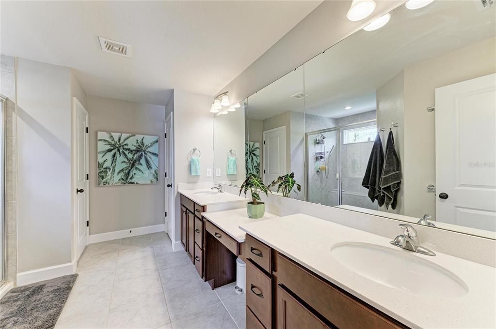 For Sale: $449,000 (5 beds, 2 baths, 2442 Square Feet)