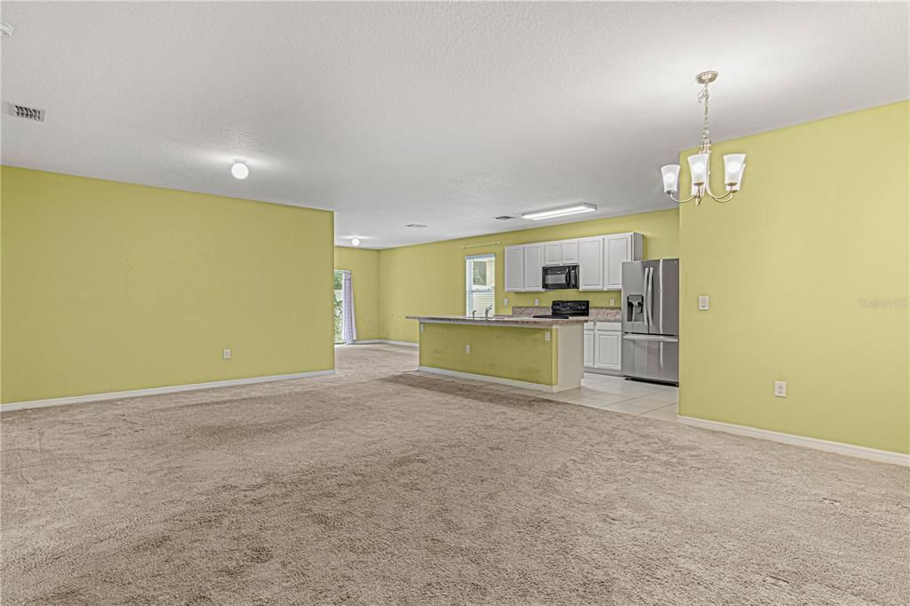 For Sale: $325,000 (4 beds, 2 baths, 1816 Square Feet)