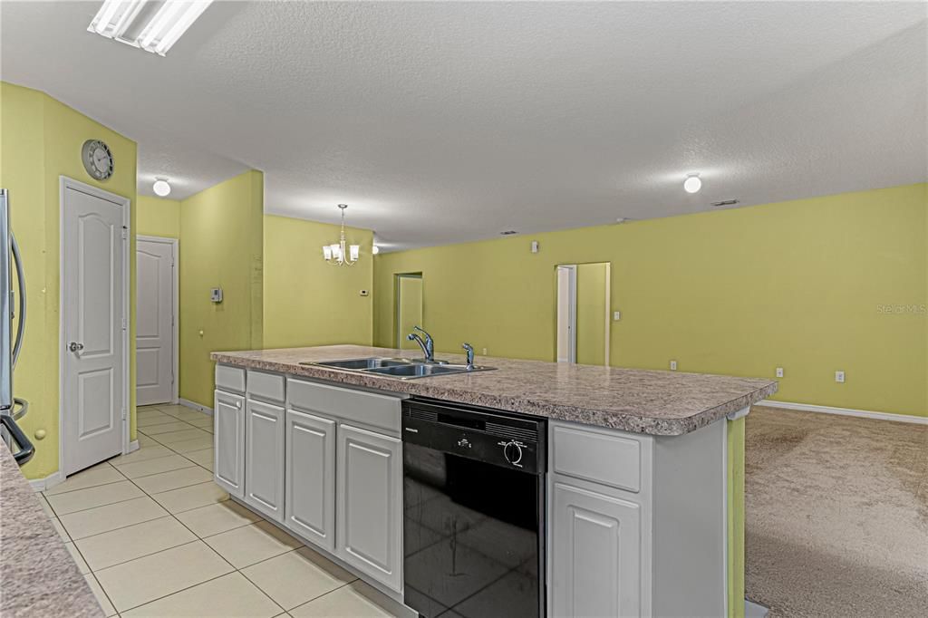 For Sale: $325,000 (4 beds, 2 baths, 1816 Square Feet)