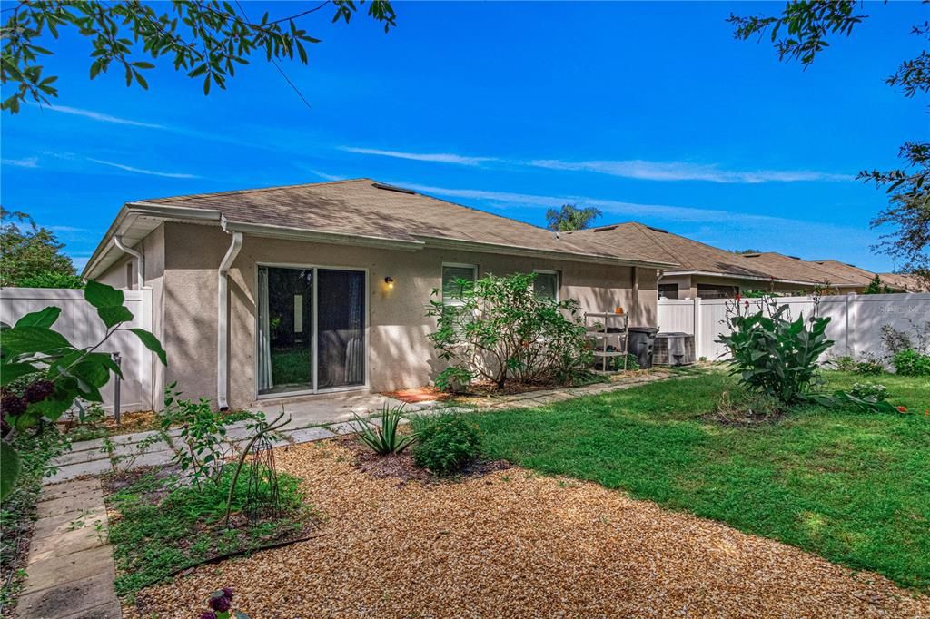 For Sale: $325,000 (4 beds, 2 baths, 1816 Square Feet)