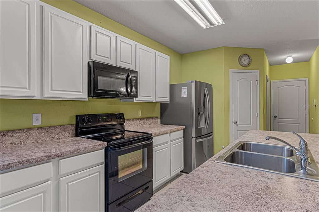 For Sale: $325,000 (4 beds, 2 baths, 1816 Square Feet)