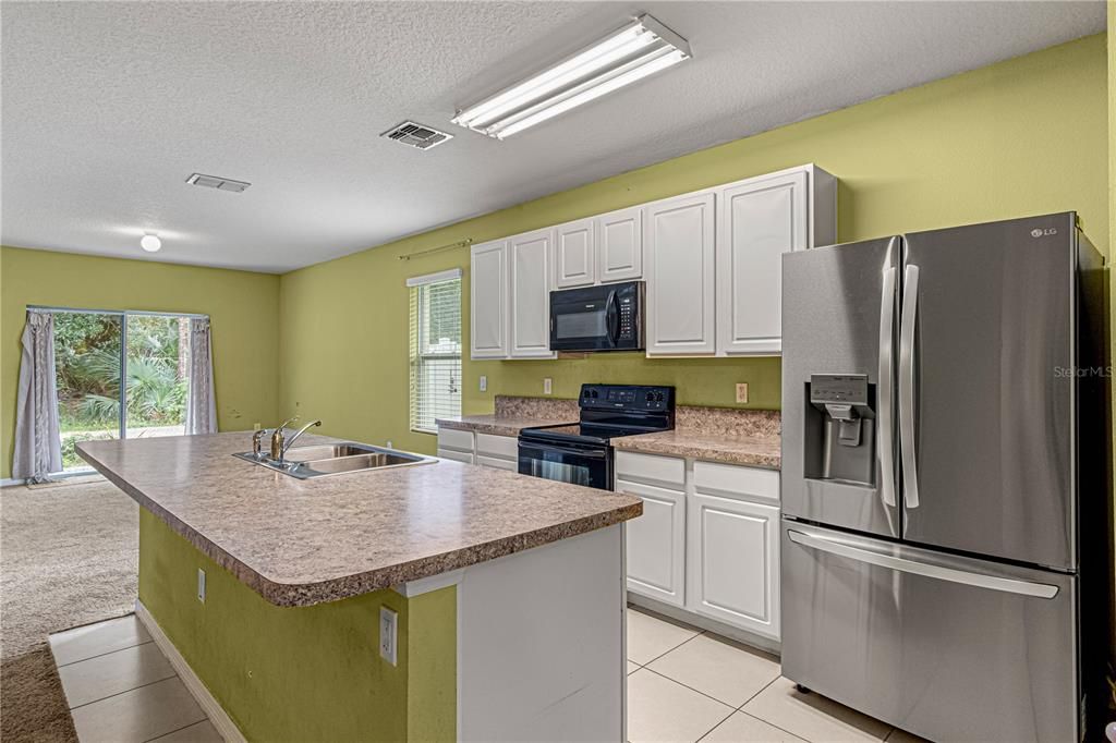 For Sale: $325,000 (4 beds, 2 baths, 1816 Square Feet)