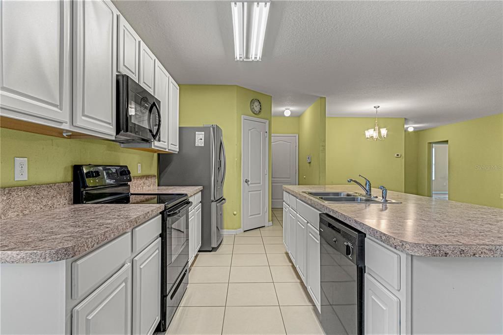 For Sale: $325,000 (4 beds, 2 baths, 1816 Square Feet)