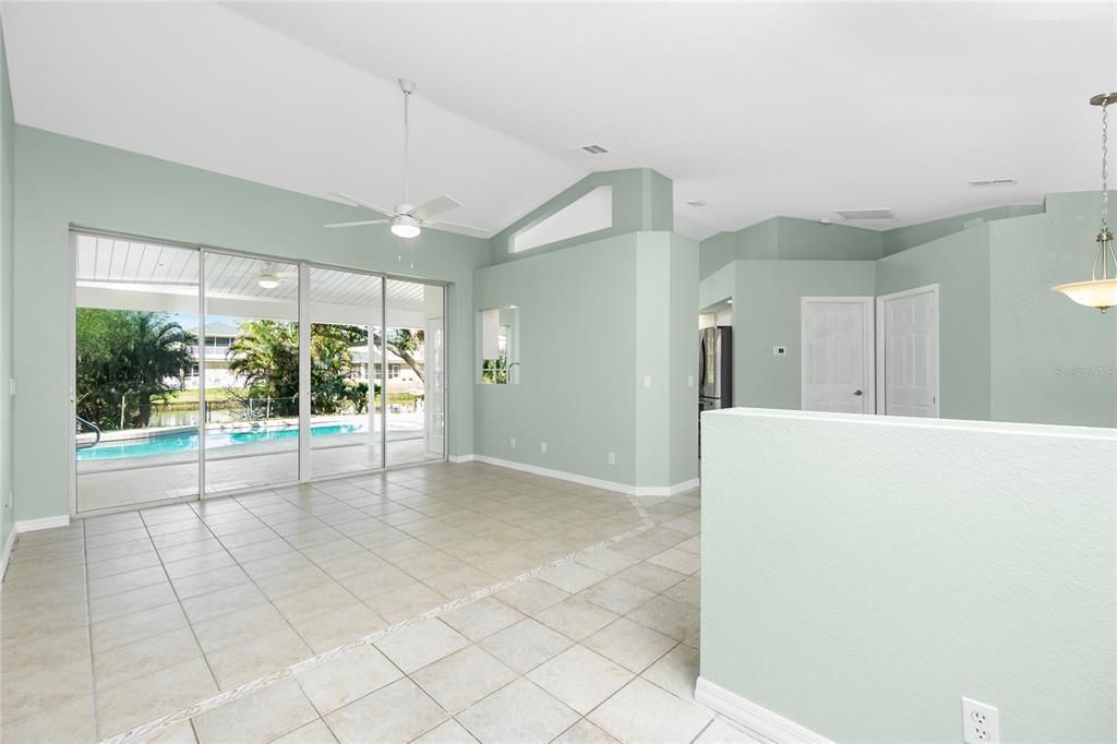 На продажу: $385,000 (3 спален, 2 ванн, 1591 Квадратных фут)