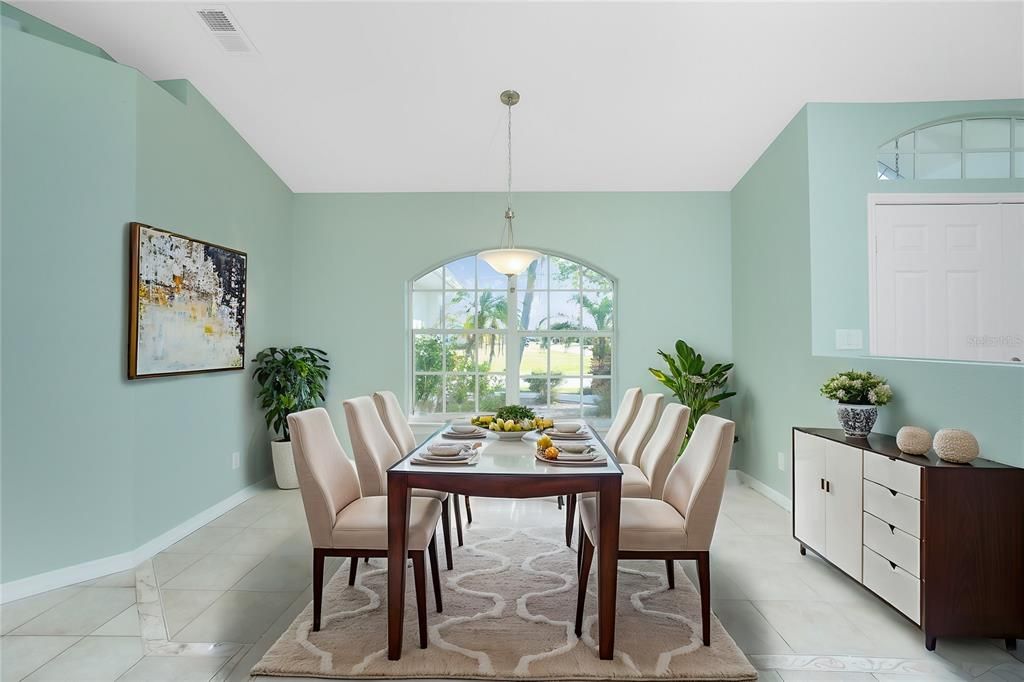 На продажу: $385,000 (3 спален, 2 ванн, 1591 Квадратных фут)