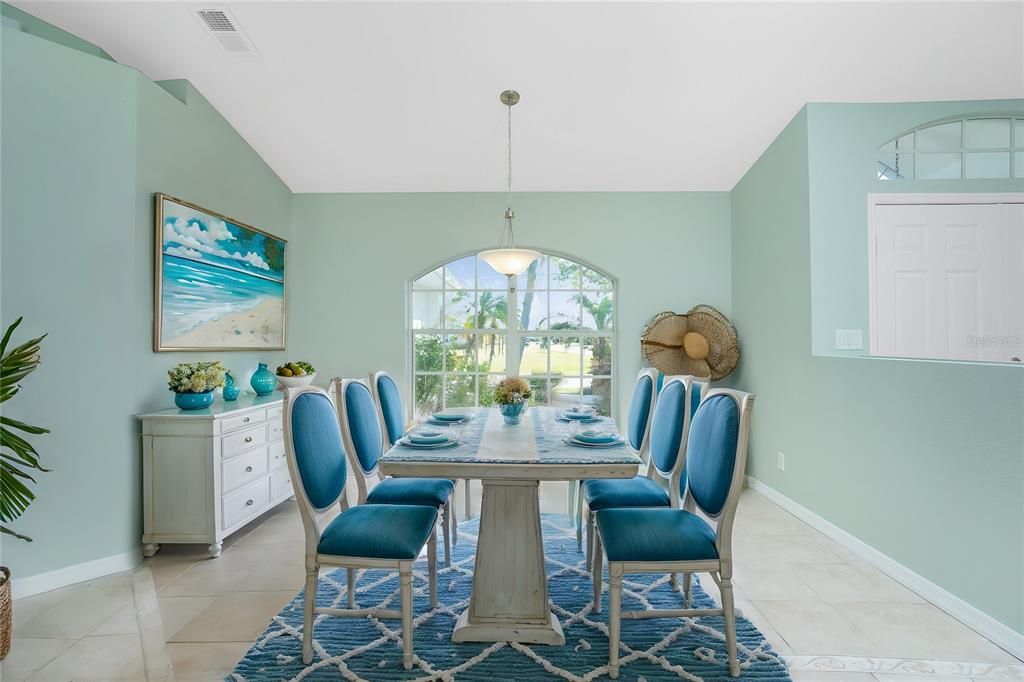 На продажу: $385,000 (3 спален, 2 ванн, 1591 Квадратных фут)