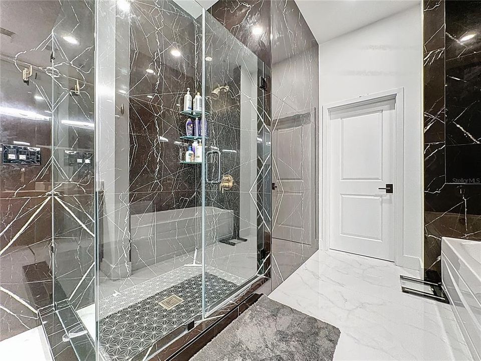 For Sale: $995,000 (2 beds, 2 baths, 1786 Square Feet)