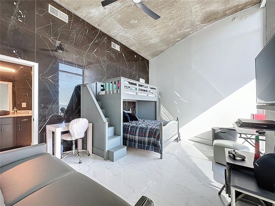 For Sale: $995,000 (2 beds, 2 baths, 1786 Square Feet)