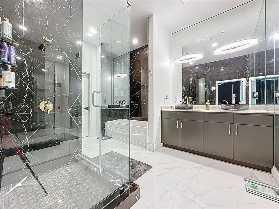 For Sale: $995,000 (2 beds, 2 baths, 1786 Square Feet)