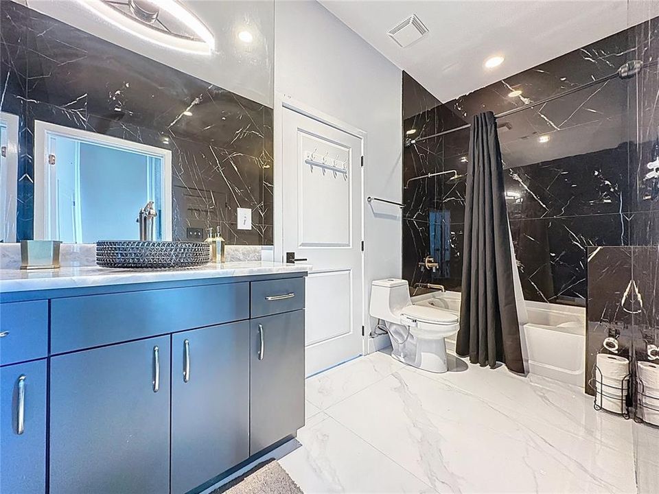 For Sale: $995,000 (2 beds, 2 baths, 1786 Square Feet)