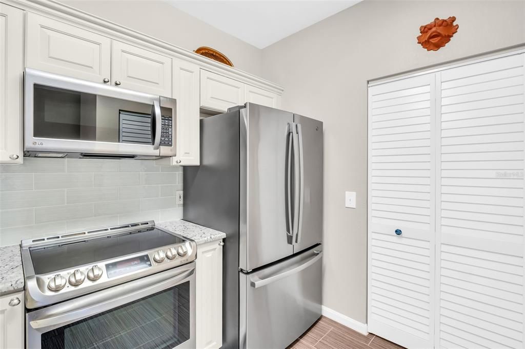 Active With Contract: $340,000 (3 beds, 2 baths, 1465 Square Feet)