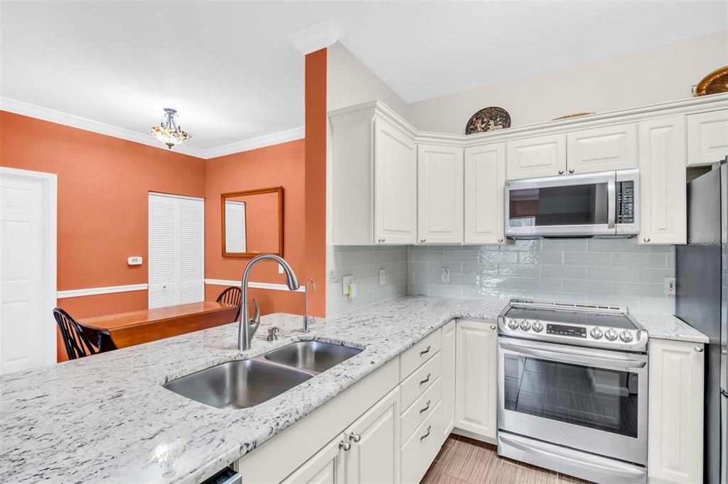 Active With Contract: $340,000 (3 beds, 2 baths, 1465 Square Feet)