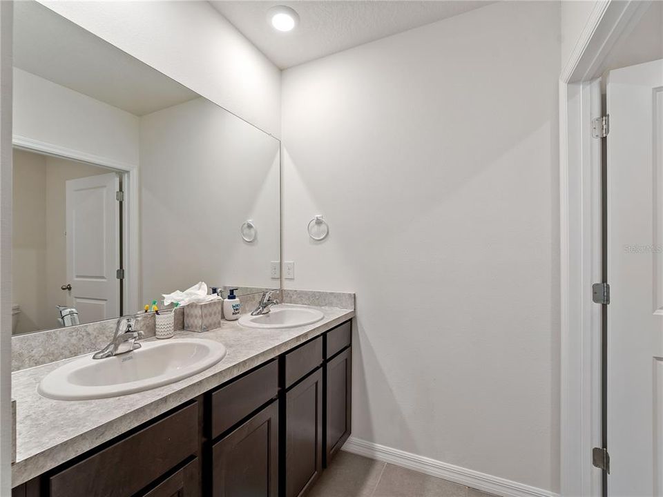 For Sale: $599,900 (5 beds, 3 baths, 2631 Square Feet)