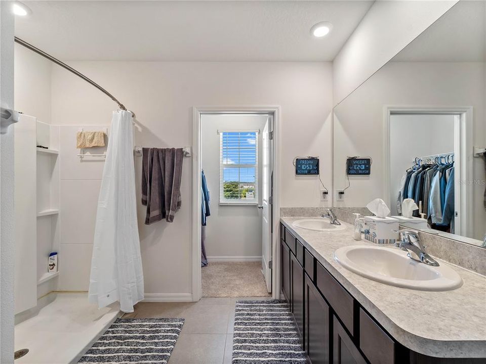 For Sale: $599,900 (5 beds, 3 baths, 2631 Square Feet)