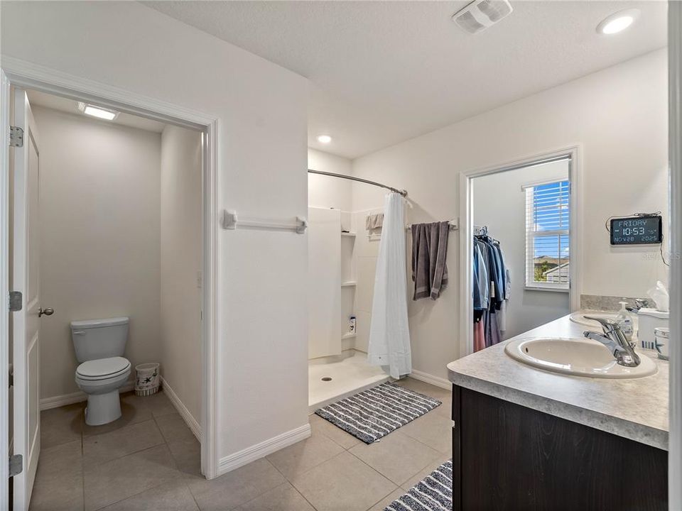 For Sale: $599,900 (5 beds, 3 baths, 2631 Square Feet)