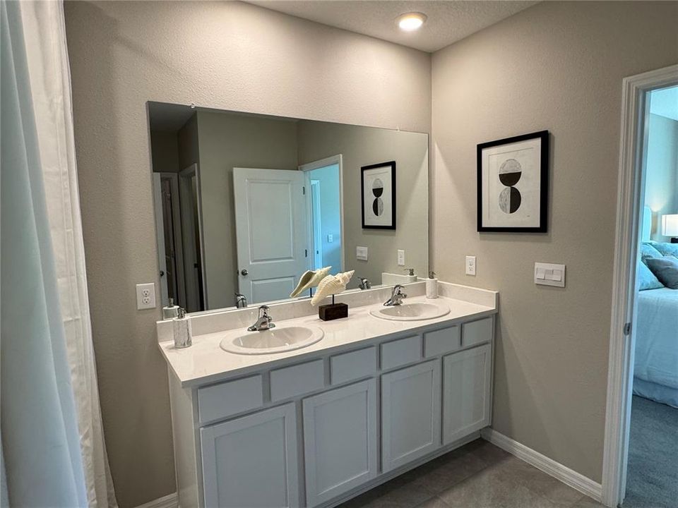 Active With Contract: $434,000 (4 beds, 2 baths, 1828 Square Feet)