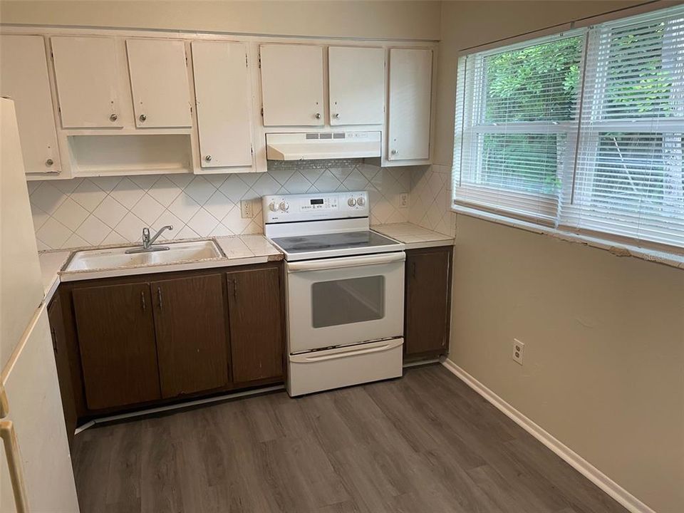 В аренду: $1,295 (2 спален, 1 ванн, 750 Квадратных фут)