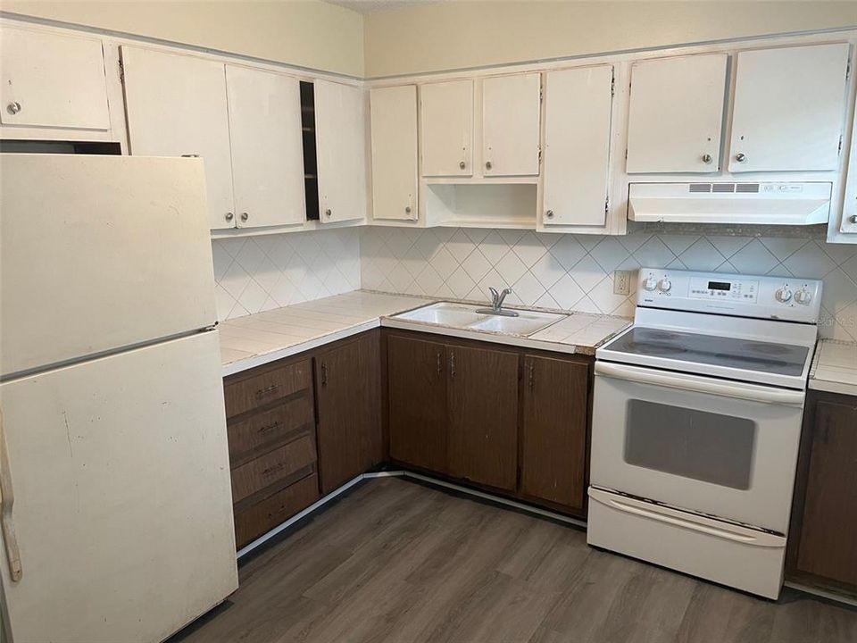 В аренду: $1,295 (2 спален, 1 ванн, 750 Квадратных фут)